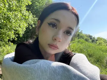 LouiseUsie  live sex cam