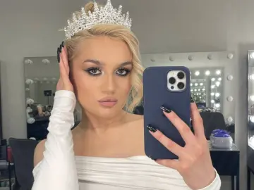 PaulinePedrotti  live sex cam