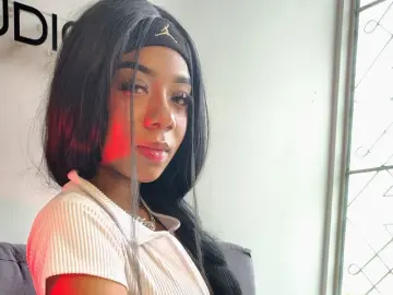 BreendaJones  live sex cam