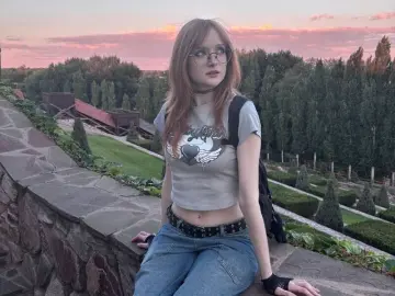 ChloeBooks  live sex cam