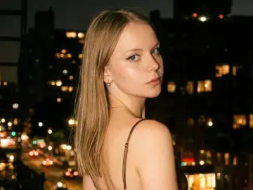 SophiePeachy  live sex cam