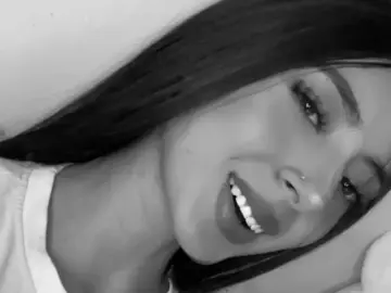 LauraRisk  live sex cam