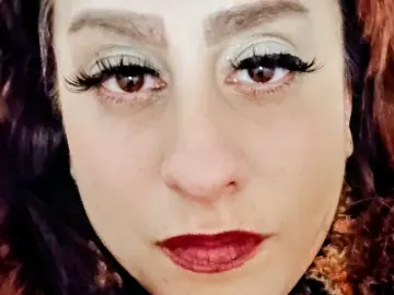 ManniBee  live sex cam