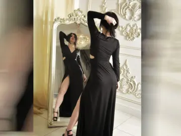 KiraHoloway  live sex cam