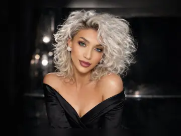 EmmaAmstrong  live sex cam