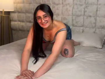 ZeleneVelle  live sex cam