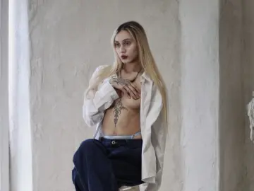 EllieXeno  live sex cam