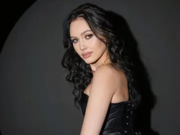 IrisMiller  live sex cam