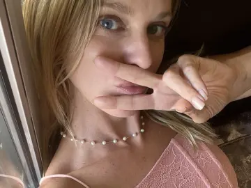 Bellainlingerie  live sex cam