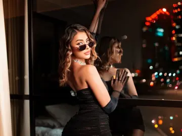 ArianaRoux  live sex cam