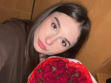 HesterWarhol  live sex cam