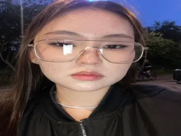 LauriMoradel  live sex cam