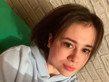 LindaDeMoon  live sex cam