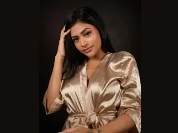 SaraLuvana  live sex cam