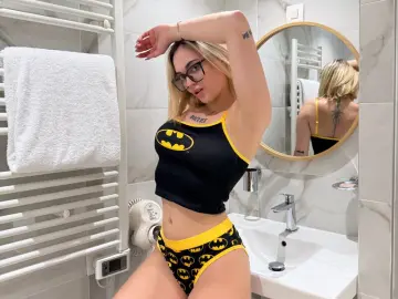 Zoeythepinkmask  live sex cam