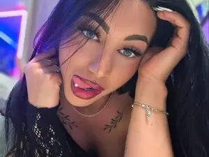 HAZZELL  live sex cam