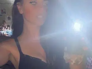 IvankaWilde  live sex cam