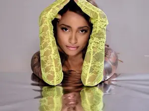 YazminRoyal  live sex cam