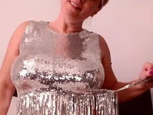 MilfKaty  live sex cam