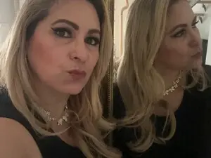 Xx_Elena  live sex cam