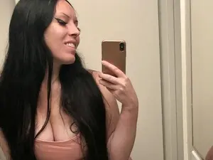 PrettyNikki  live sex cam