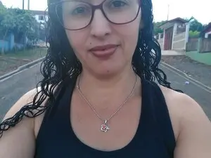 Thyna_sexy  live sex cam