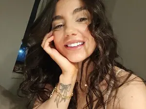 Shy_Arwyn  live sex cam