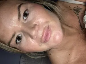 Fitty_milf  live sex cam