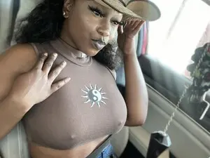 Irish_Nubi  live sex cam