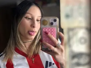 Fiorella_Up  live sex cam