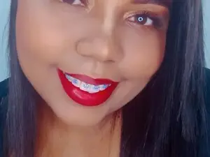 Sarahwood  live sex cam