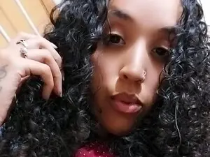 HiddenBleuGem  live sex cam
