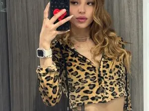 Kimmy_evans18  live sex cam