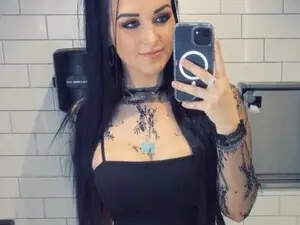 Hot_Tiffany99  live sex cam