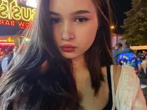 Miloria  live sex cam
