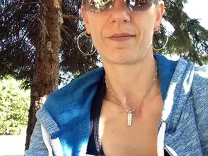 Playfulpaula  live sex cam