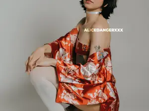 Alicedanger  live sex cam