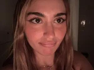 Baby_iris  live sex cam