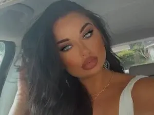 Sashadollxo  live sex cam