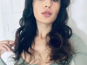 InnesAngel  live sex cam
