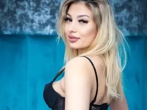 IrisInna  live sex cam