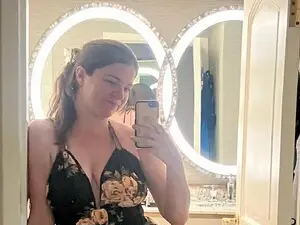 Bella_Kenzie  live sex cam