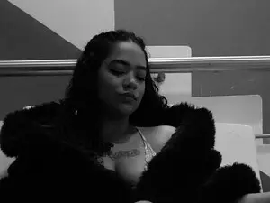 Curly_megan  live sex cam