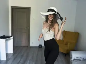 Elvira  live sex cam