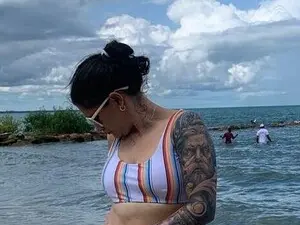 Katylopez  live sex cam
