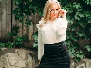 White_flwer  live sex cam