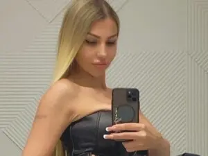 Malina_XXX  live sex cam
