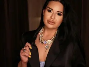 OliviaThea  live sex cam