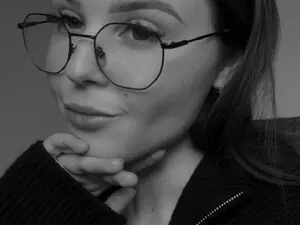 Adeline_sky  live sex cam