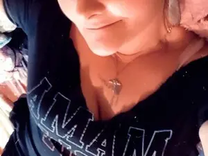 FoxyMama  live sex cam